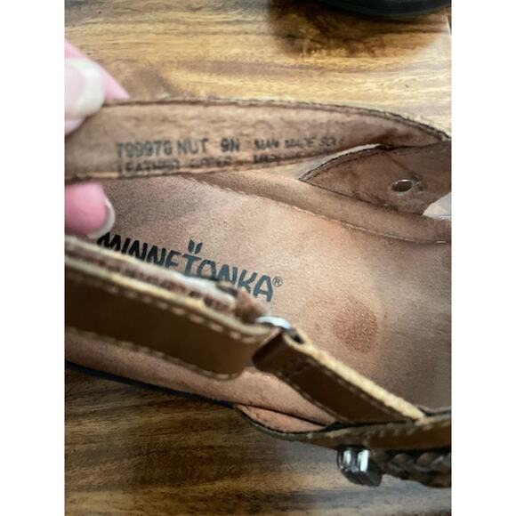 Minnetonka Size 9N Brown Leather Flat Sandals - Picture 5 of 5